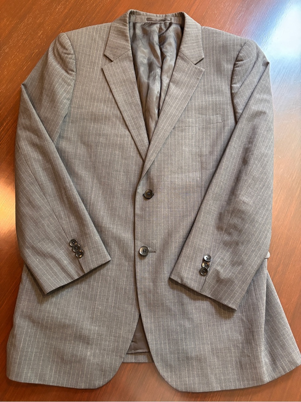 Theory Men's “Waldorf” Grey Pinstripe Suit Jacket. 40R * with a catch.